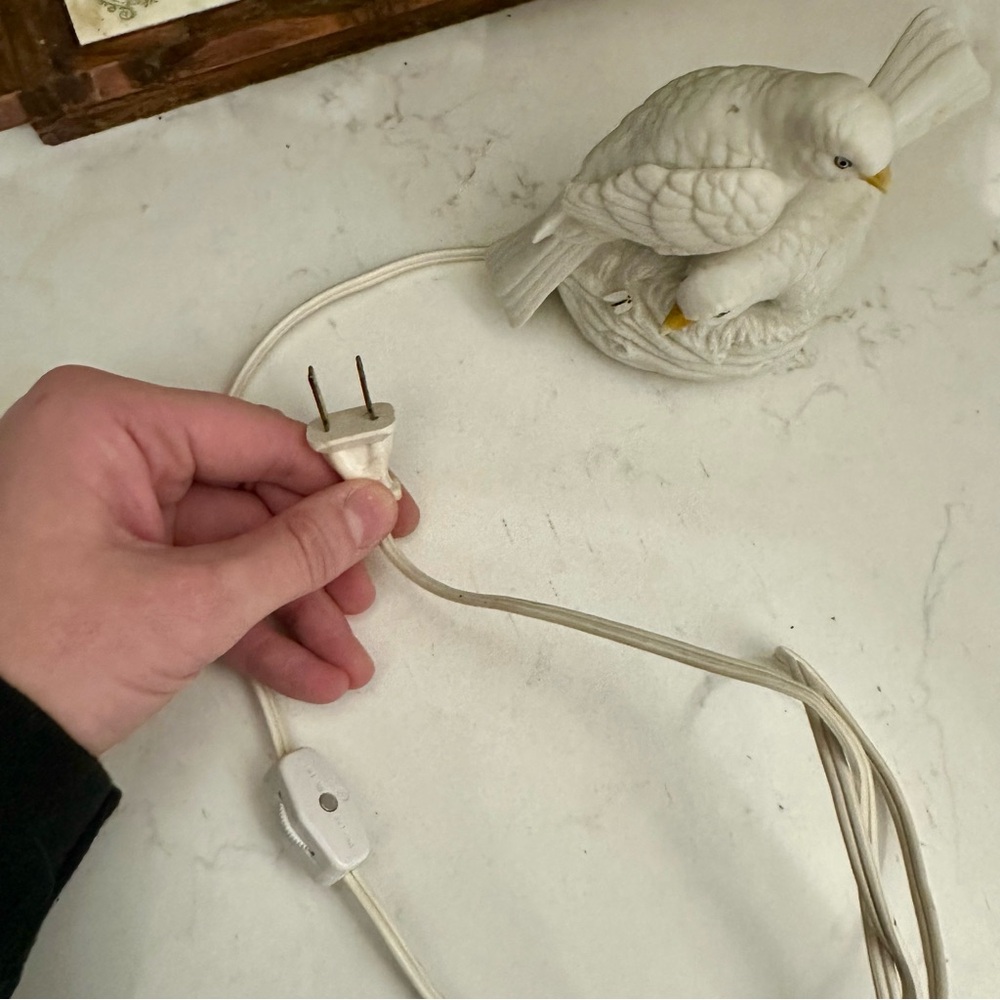 vintage white porcelain birds small lamp - Picture 4 of 4